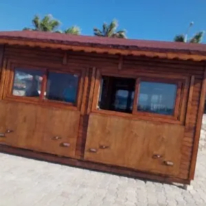 Çeşme Alaçatıda Konumlu Ahşap Büfe