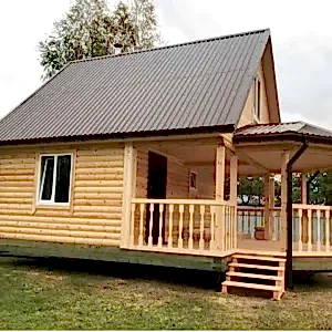 Dik çatılı kütük baskı 130 m2 ahşap ev yan görünümü