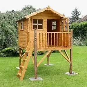 Çim üzerinde çekilmiş görsel