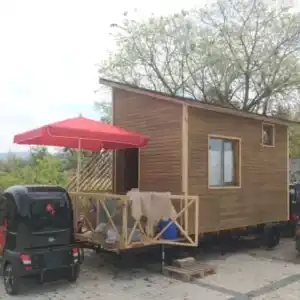 Taşınabilir Ahşap Yürüyen Ev Ön Görünüşü