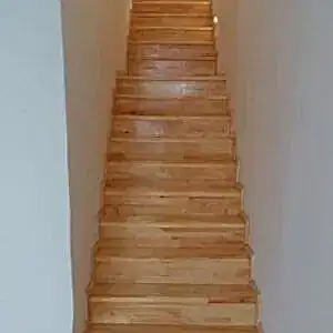 Ahşap merdiven