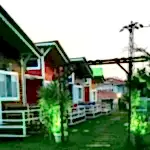 Çilerin üzerindeki rengarenk taşınabilir hazır hşap ev Erdek Balıkesir