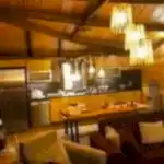 Akşap Işıklar Yanarken Çekilmiş Mutfak Salon