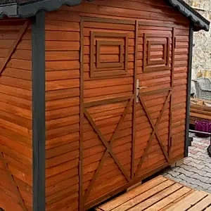 Bahçenizin dekorasyonu için ideal olan ahşap bir depo.