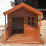 Ahşap verandalı köpek kulübesi modeli