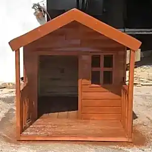 Ahşap verandalı köpek kulübesi modeli