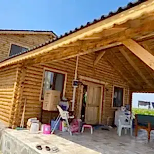 İki Katlı Tomruk Ev